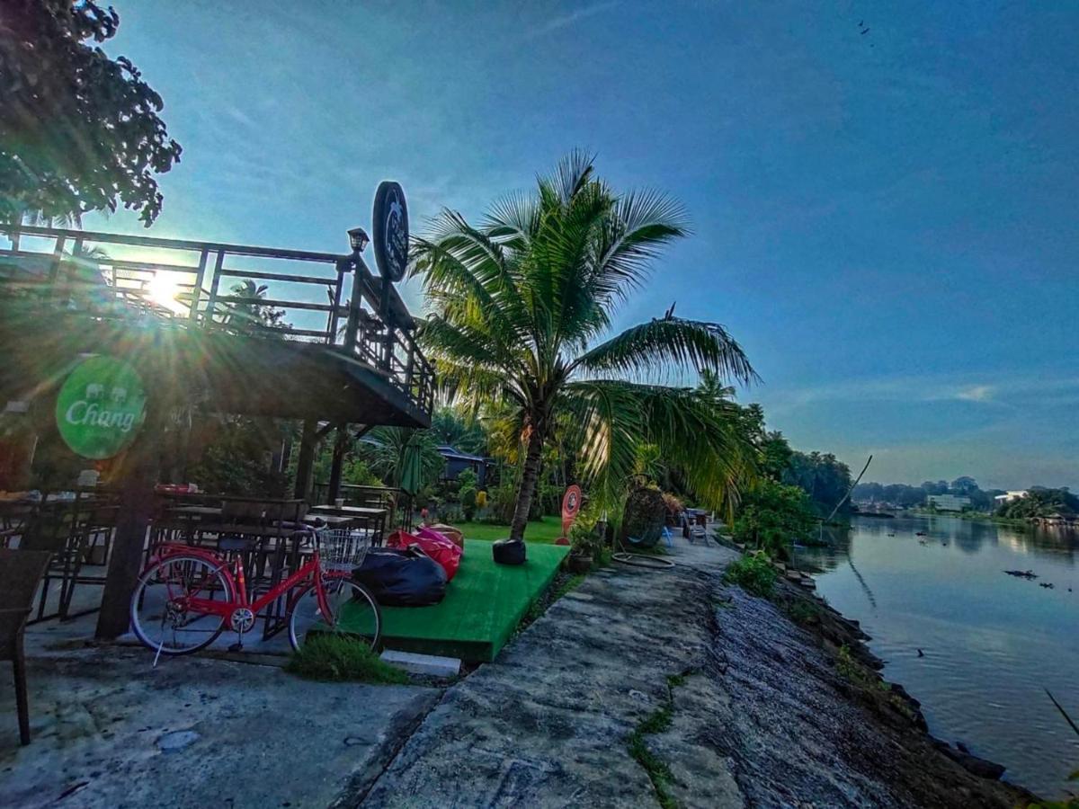 Baantia Chomtawan Bed & Breakfast Surat Thani Exterior photo